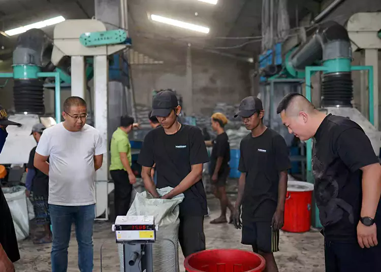 Indonesiske kunders dyptgående fabrikkbesøk for kokosnøttskall aktivert karbon: Vitne til produksjonsstyrke og samarbeidsoppriktighet